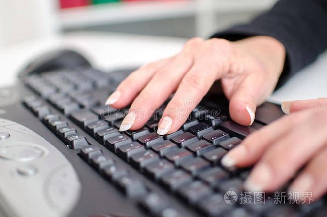 手握键盘的正确姿势缩略图