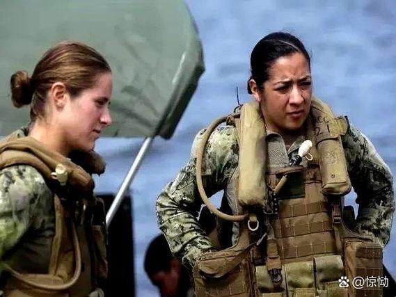 美国女兵从怀孕到生孩子缩略图