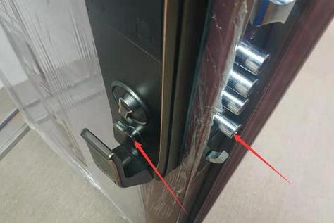 门里面锁了外面钥匙能开吗缩略图