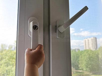 窗户锁住了打不开解决办法缩略图