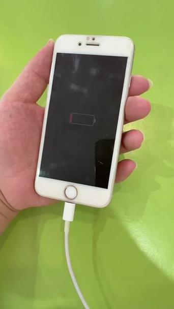 苹果手机一直充电开不了机缩略图
