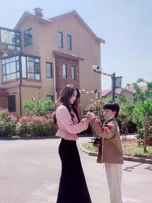 女儿是妈妈的铠甲和软肋缩略图