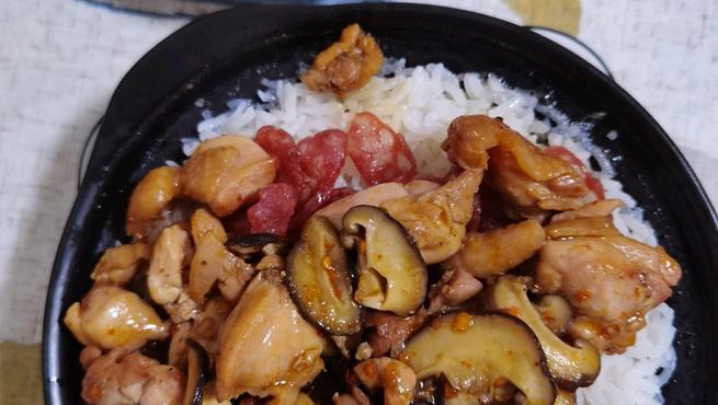 腊肠煲仔饭的家常做法缩略图