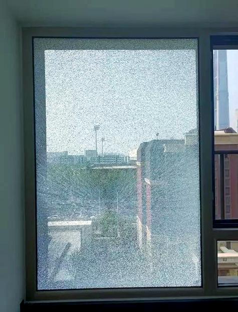 家里的玻璃突然爆裂有什么预兆缩略图