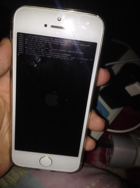 苹果手机用着用着黑屏缩略图
