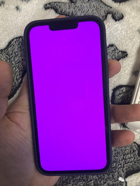 手机屏幕突然变成紫色游戏截图