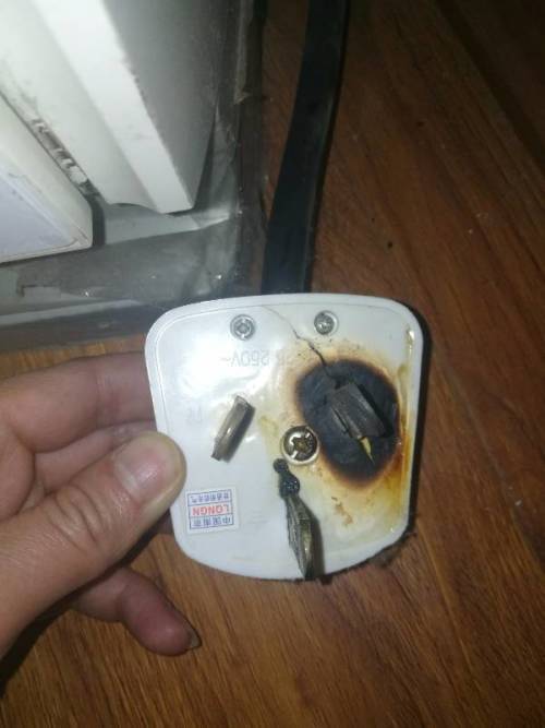 空调插座突然烧了游戏截图