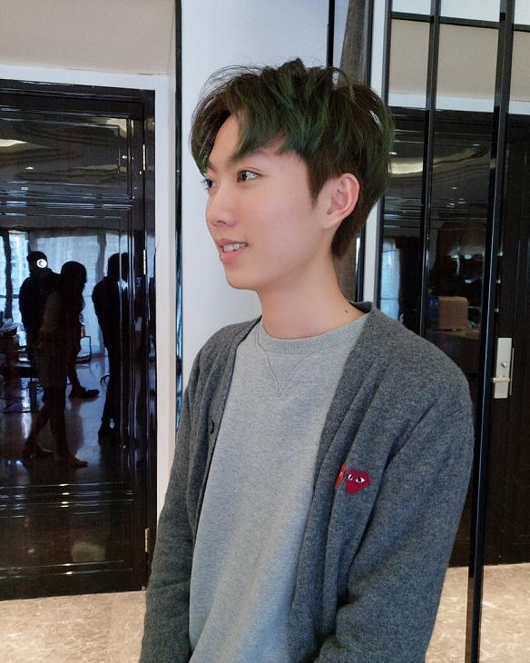 孤影素颜照缩略图