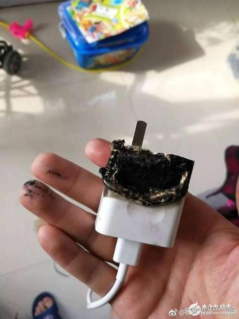 插手机充电器家里突然断电缩略图