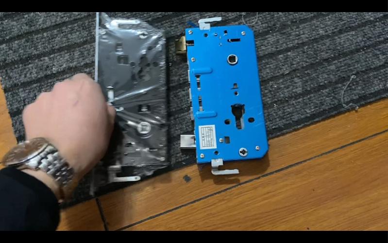 自己换锁芯视频步骤缩略图