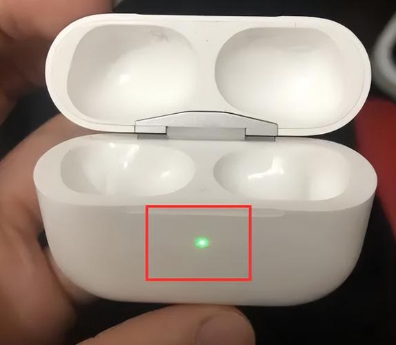 AirPods充电盒充电缩略图