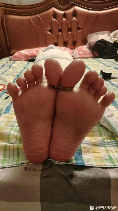 挠脚心 瘙痒缩略图