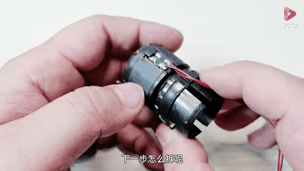 无线麦克风拆卸图解缩略图