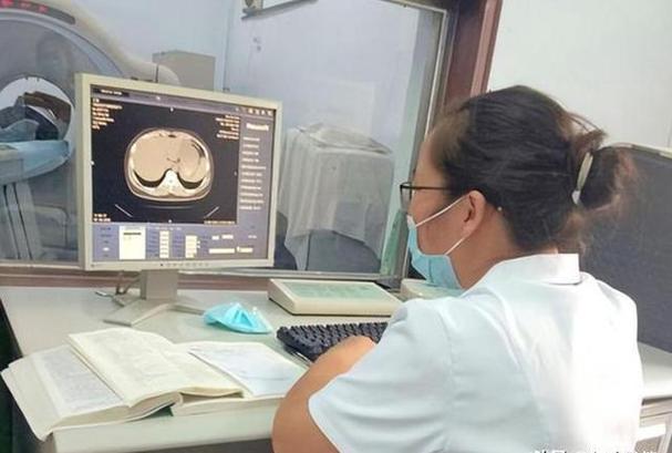 女生检查缩略图