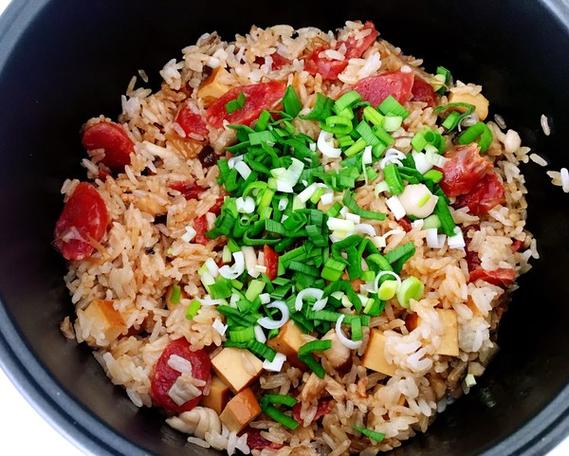 电饭锅做腊肠饭的做法缩略图