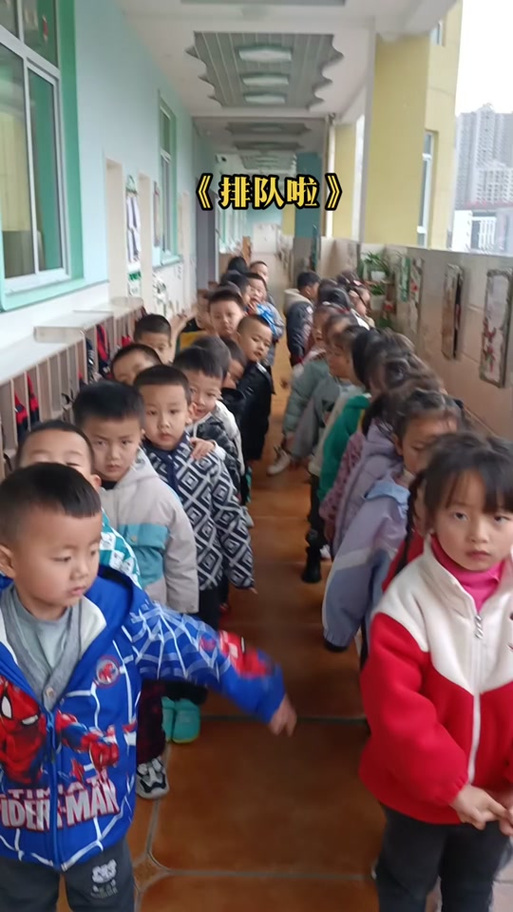 幼儿园放学排队口令游戏截图