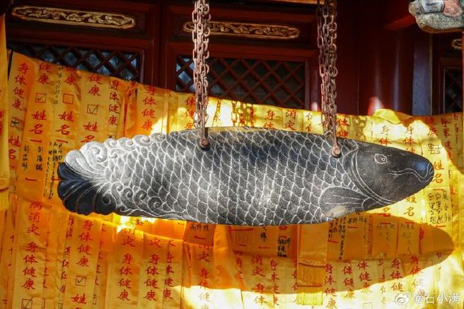潭柘寺摸鱼的寓意和来历缩略图