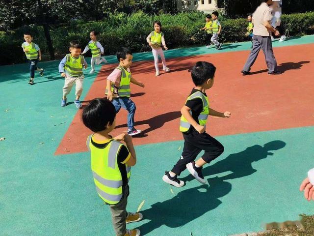 小学生抓人游戏图标