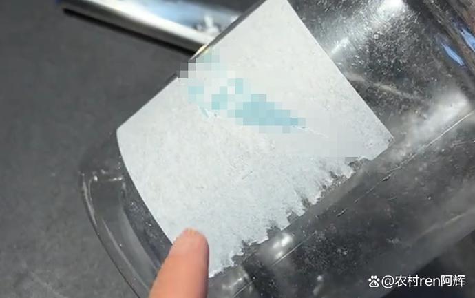 铝合金门窗上的胶带久了怎么去除缩略图
