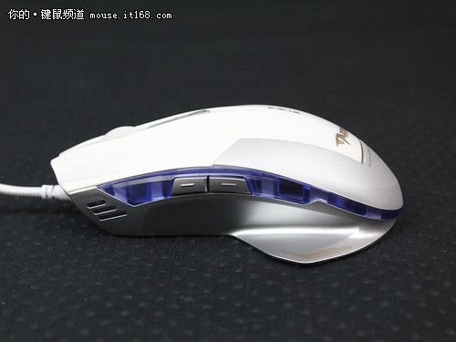 鼠标在表格上变成白十字