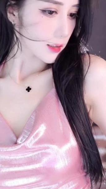 虎牙排名前十的女主播缩略图