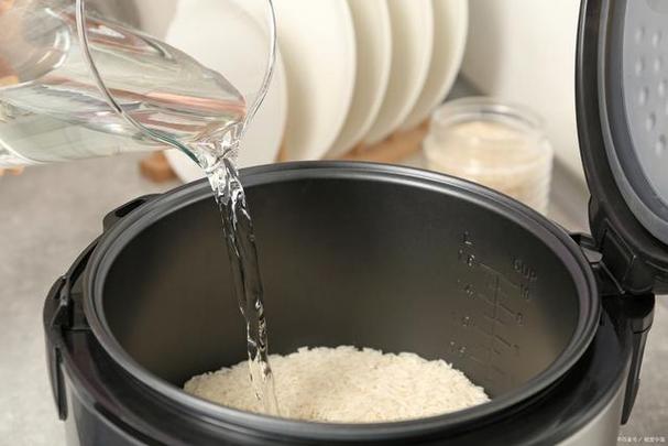 电饭煲沾水了还能用吗缩略图