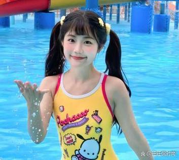 小女孩游泳衣缩略图