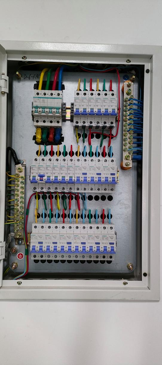 插座跳闸游戏截图
