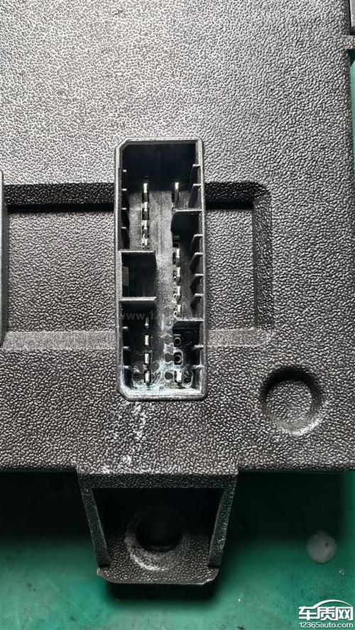 汽车遥控钥匙锁车键失灵缩略图