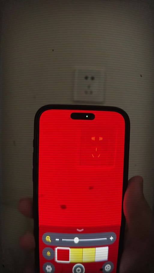 夜晚手机摄像头亮红点缩略图