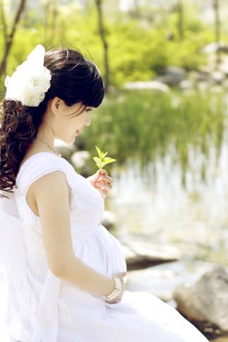 漂亮孕妇大肚子缩略图