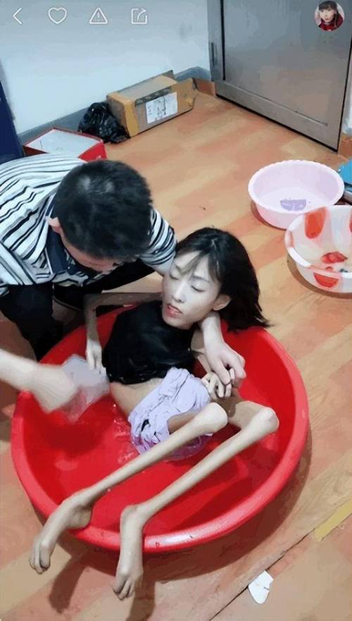 电子女孩怀孕结局缩略图